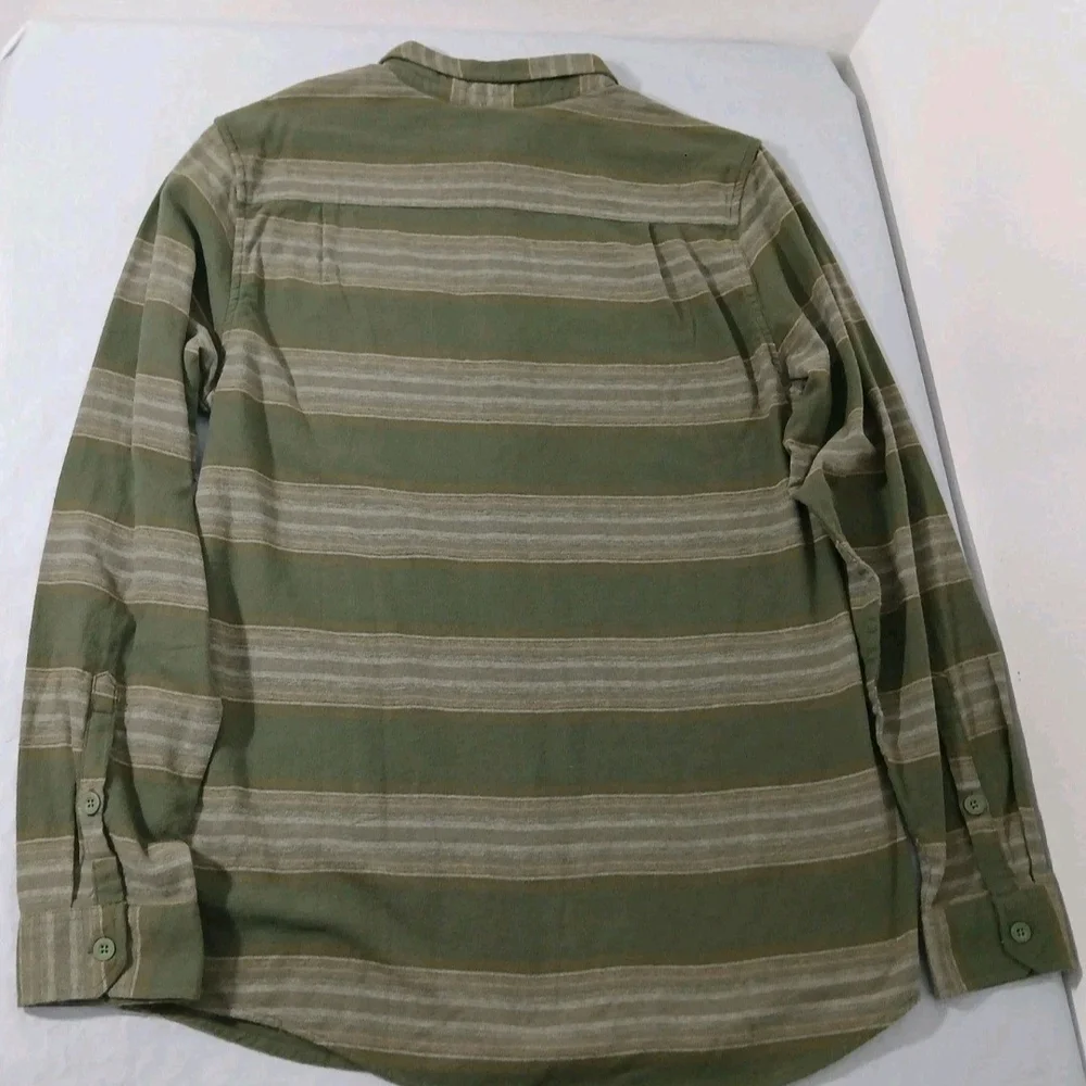 Quiksilver Men's Casual Plaid and Striped Shirt Set - Picture 9 of 11